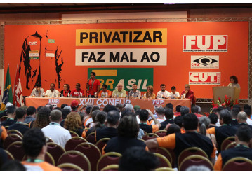 Petroleiros apontam greve para barrar desmonte da Petrobras