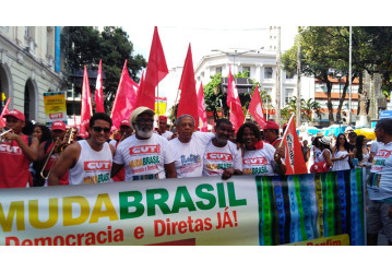 Petroleiros pedem democracia e diretas já no Bonfim
