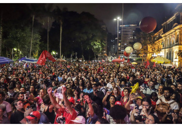 Manifestantes exigem liberdade de Lula nas ruas do Brasil e do exterior