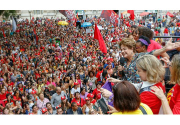 Porto Alegre: mulheres enfrentam apagão e tomam as ruas para defender Lula!