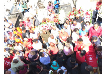 Centenas de pessoas vão ao Cemitério do Campo Santo dar o último adeus ao companheiro Peu da CUT