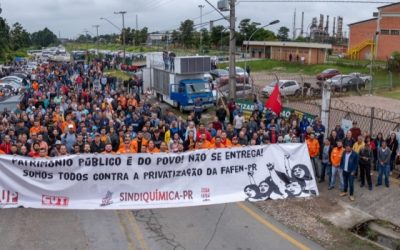 Contra demissões e o desmonte da Petrobrás, petroleiros aprovam greve nacional