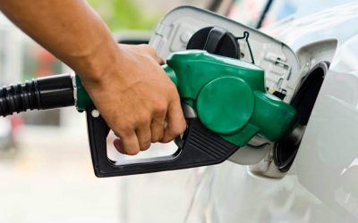 Em greve, petroleiros promovem venda do litro da gasolina a preço justo, nessa quinta (13), em Salvador