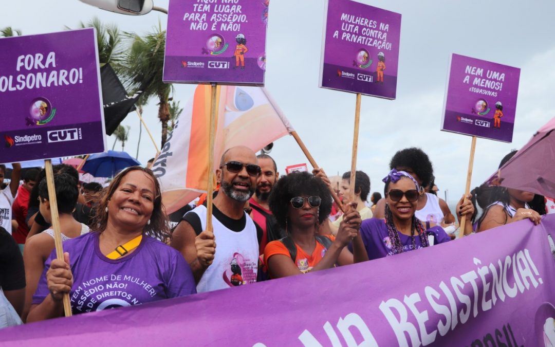 Sindipetro Bahia participa de marcha por igualdade de direitos e fim da violência contra a mulher