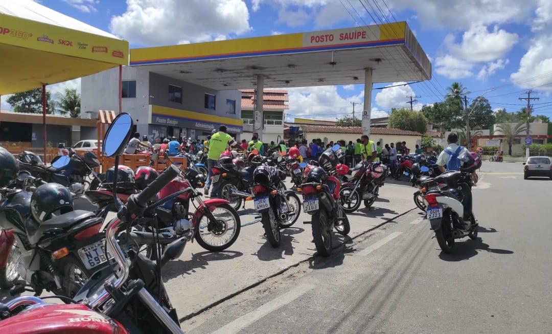 Ação do preço justo nesta manhã (26), em Mata de São João beneficia motociclistas