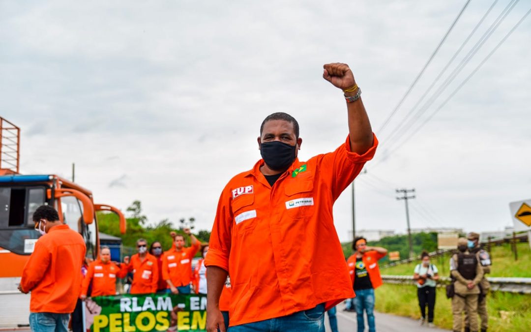 Após 30 dias de greve, petroleiros da Bahia dão uma trégua no movimento e reiniciam negociação com a Petrobrás