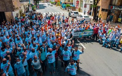 Contra cobrança indevida no plano de saúde, aposentados da Petrobrás realizam protesto em Salvador