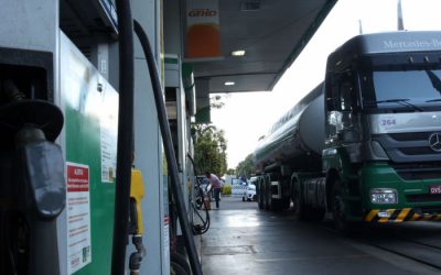 Donos de transportadoras param entregas de combustíveis contra altos preços