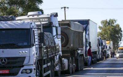 Com derrubada de liminares contra bloqueios, cresce adesão à greve dos caminhoneiros