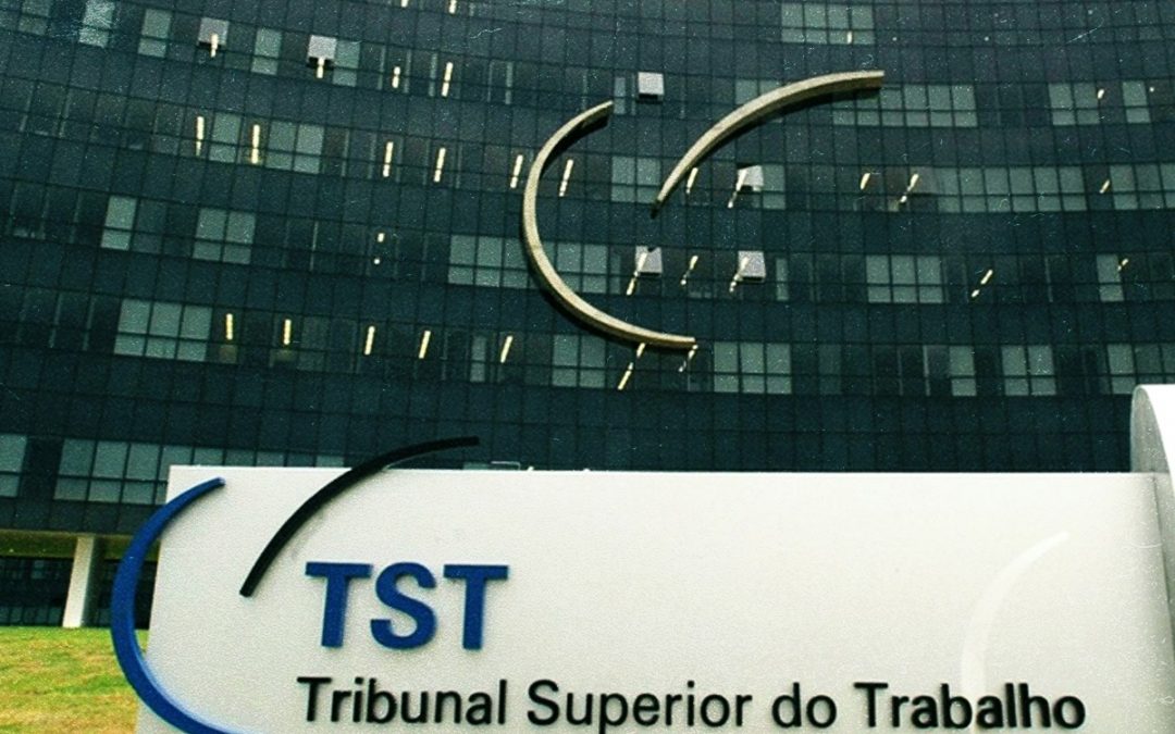 TST determina que Petrobrás se abstenha de implantar tabela de 3×2 nos turnos e impõe multa de R$ 100 mil, em caso de descumprimento