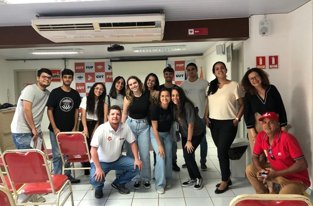 Sindipetro Bahia recebe estudantes de medicina em encontro sobre saúde no trabalho