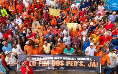 Sindipetro-Ba realiza protesto na porta da Petrobras, em Salvador, para pedir o fim dos equacionamentos