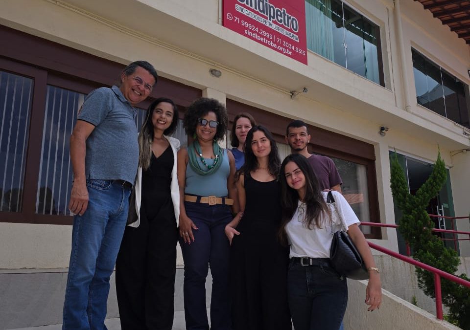 Estudantes de Direito da Universidade Católica de Salvador conhecem atuação do Sindipetro-Ba durante visita à sede