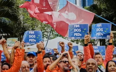 Vigília pelo fim dos PEDs: Entidades estão acampadas em frente ao Edisen, exigindo o atendimento das propostas apresentadas no GT Petros