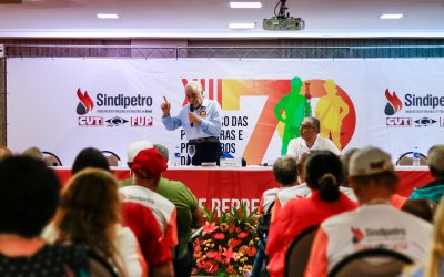 Emiliano José debate os 60 anos do golpe militar durante Congresso dos Petroleiros da Bahia